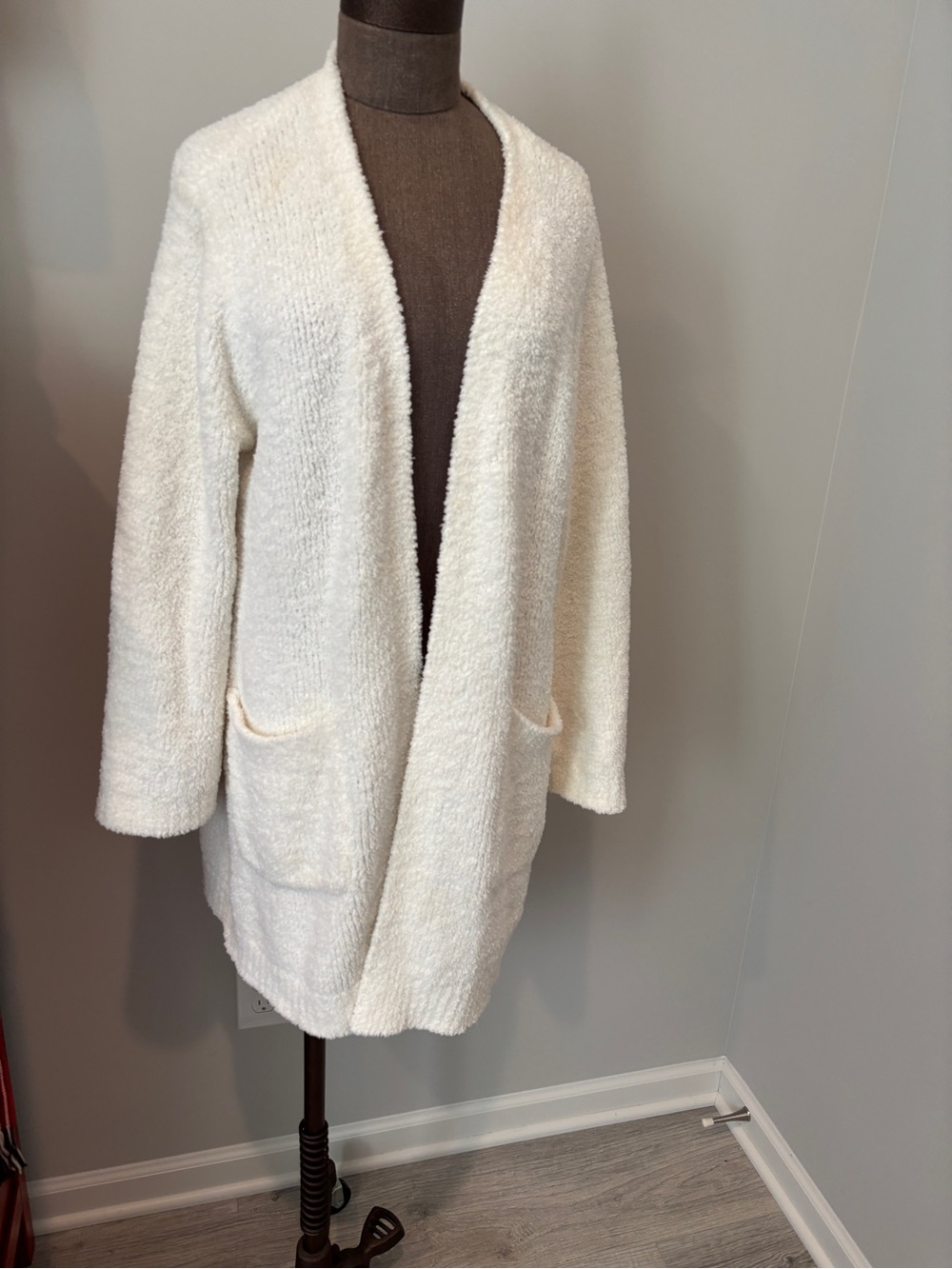 Open-Front Plush Pocket Cardigan Sweater in Cream Large